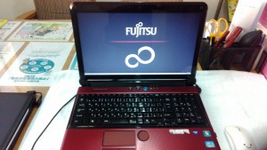 LIFEBOOK AH56/D FMVA56DRG FUJITSUロゴマークが表示されたまま先に進まない