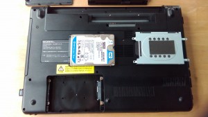 SONY VAIO PCG-71311N(VPCEB29FJ) HDD取り出し