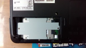 LIFEBOOK AH77/C (FMVA77CR) SSD取り付け