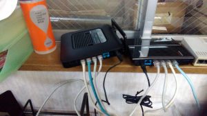 HUB故障により車内に有った保守サポート用ルーター2台を代用 WSR-1166DHP2とWHR-G301N