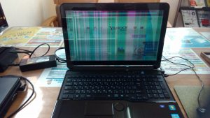 LIFEBOOK AH77/E 画面に縦線がはいる、画面が赤っぽくなる