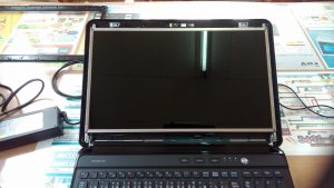 LIFEBOOK AH77/E 分解修理　液晶パネル交換