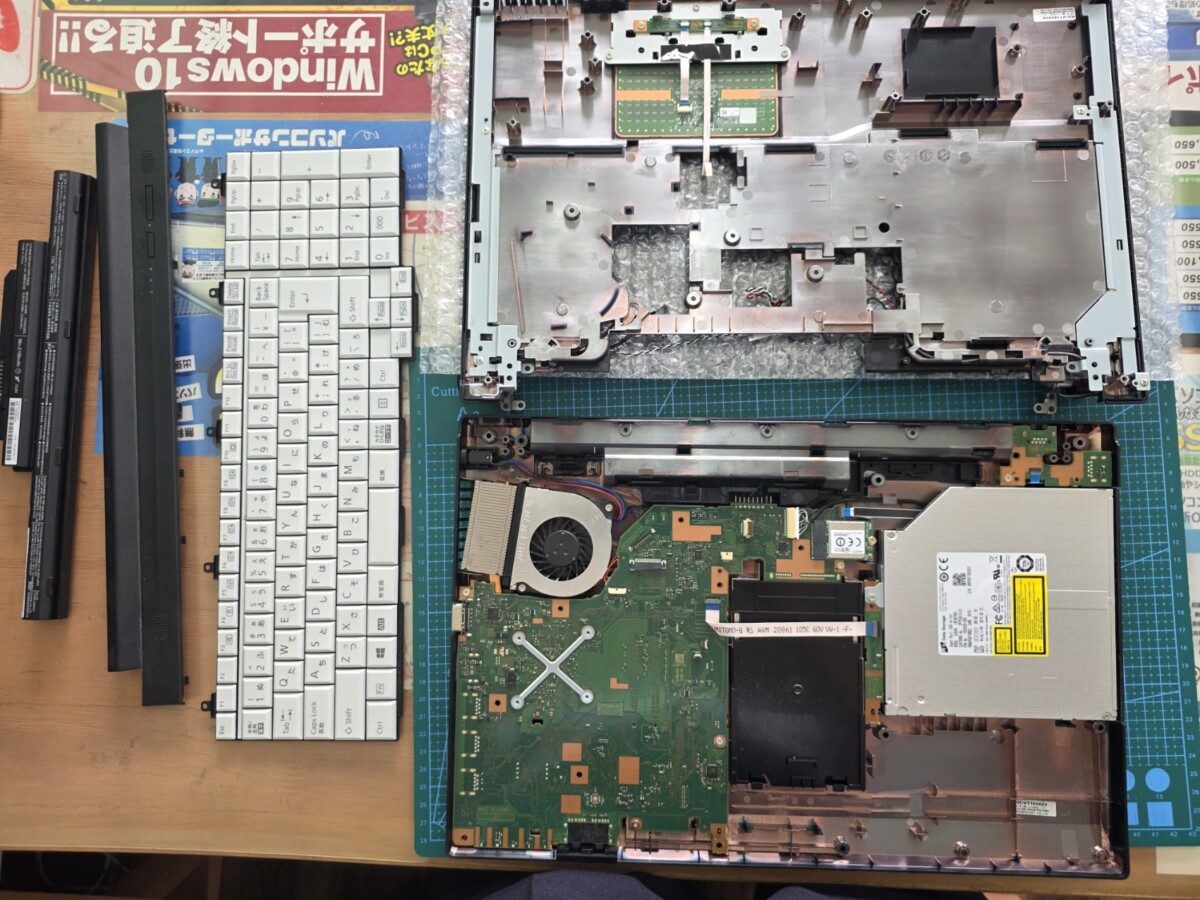FUJITSU LIFEBOOK A579/BX 分解 マザーボード・DVDドライブ確認