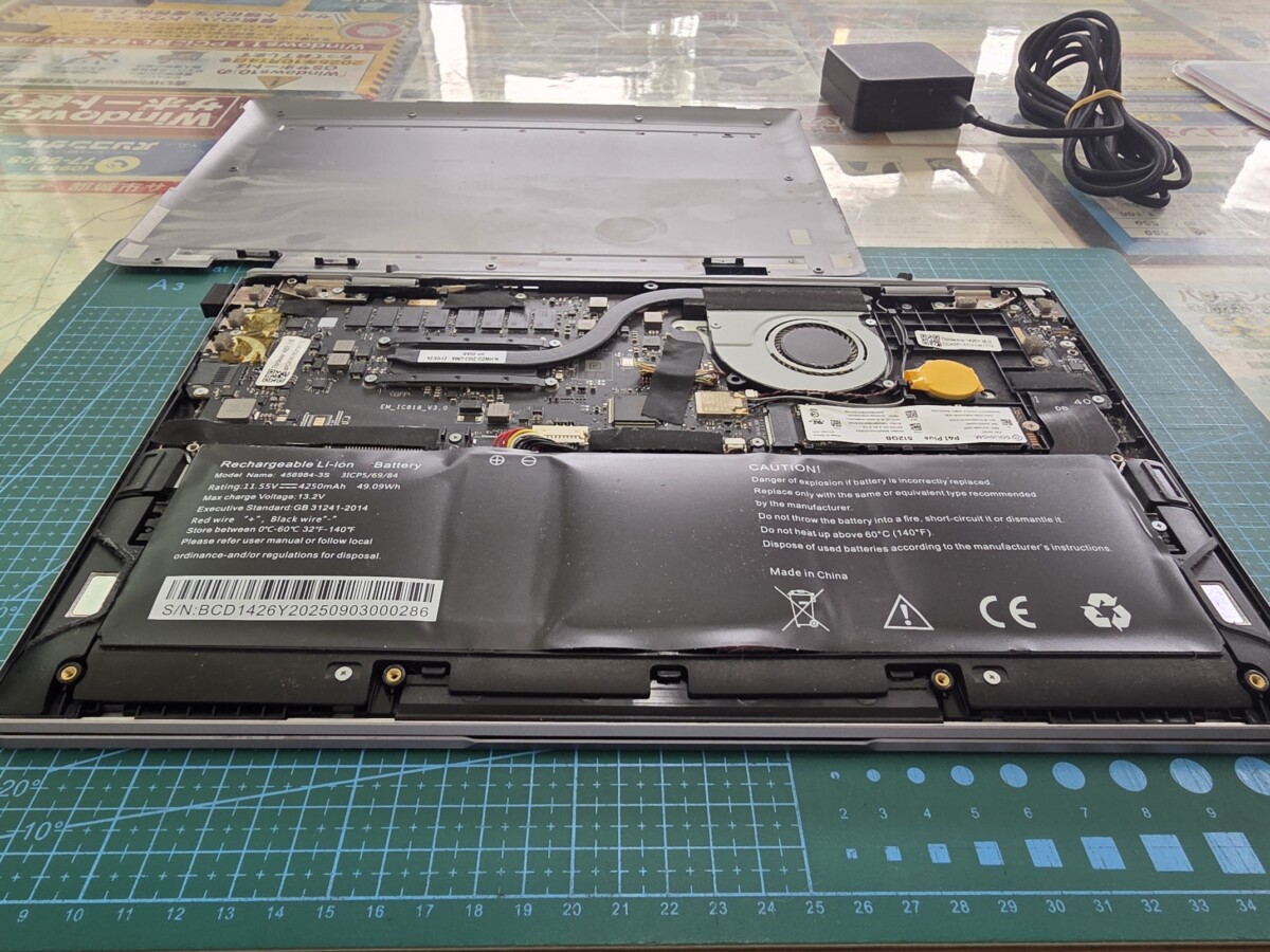 THIRDWAVE F-14IC バッテリー膨張 分解作業中